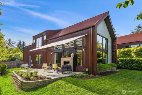 4670 Flying Goat Ave NE, Bainbridge Island, WA 98110