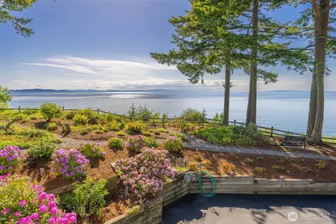 6867 Holeman Ave, Blaine, WA 98230