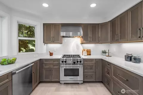 Kitchen - 15732 111th Ave NE, Bothell, WA 98011 photo 5 of 7