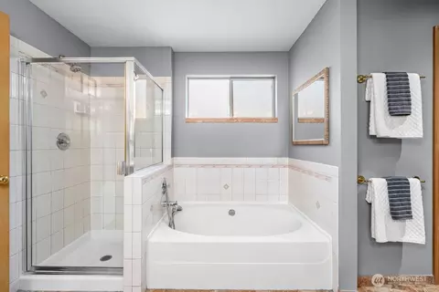 Bath - 15732 111th Ave NE, Bothell, WA 98011 photo 4 of 5
