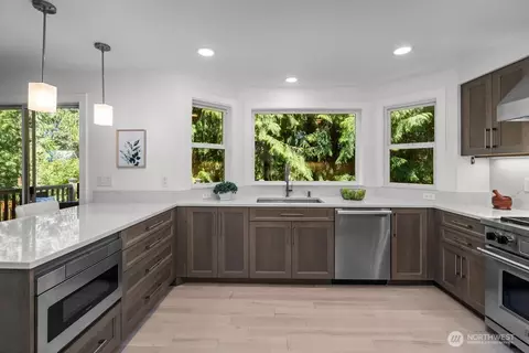 Kitchen - 15732 111th Ave NE, Bothell, WA 98011 photo 4 of 7