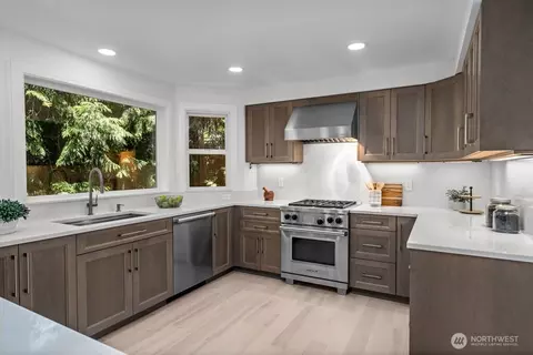 Kitchen - 15732 111th Ave NE, Bothell, WA 98011 photo 3 of 7