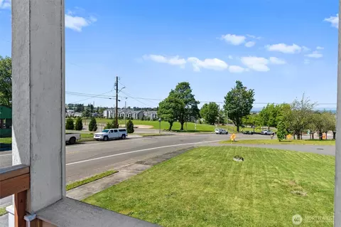 Exterior - 1823 Summit Ave, Everett, WA 98201 photo 5 of 7