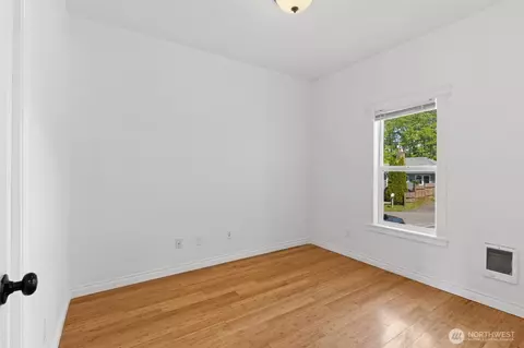 Bedroom - 1823 Summit Ave, Everett, WA 98201 photo 2 of 4