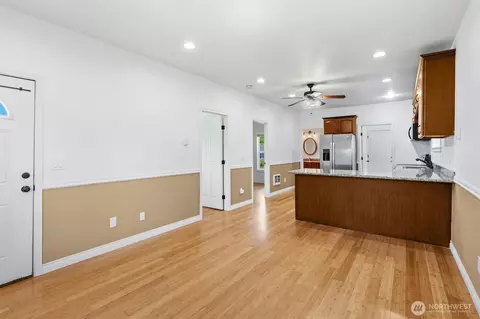 Living - 1823 Summit Ave, Everett, WA 98201 photo 3 of 4