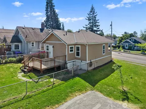 Exterior - 1823 Summit Ave, Everett, WA 98201 photo 4 of 7