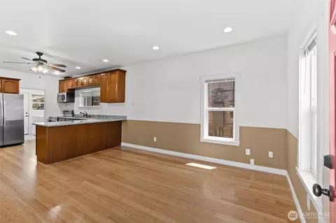 Living - 1823 Summit Ave, Everett, WA 98201 photo 4 of 4