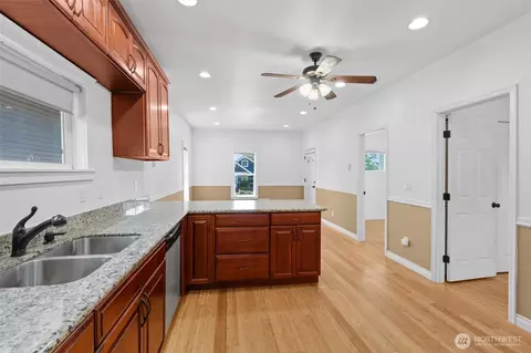 Entry Way - 1823 Summit Ave, Everett, WA 98201 photo 2 of 3