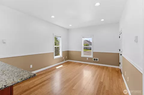 Living - 1823 Summit Ave, Everett, WA 98201 photo 2 of 4