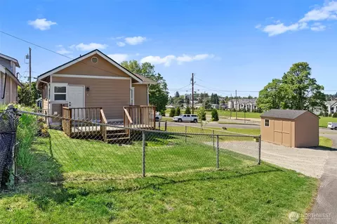 Exterior - 1823 Summit Ave, Everett, WA 98201 photo 6 of 7