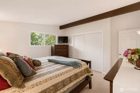 Bedroom - 91 E Jack Pine Ln, Union, WA 98592 photo 1 of 3