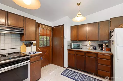 Kitchen - 91 E Jack Pine Ln, Union, WA 98592 photo 4 of 4