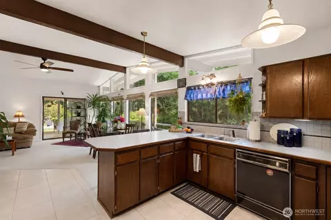 Kitchen - 91 E Jack Pine Ln, Union, WA 98592 photo 3 of 4