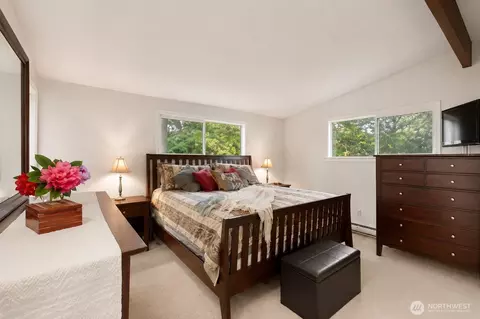 Bedroom - 91 E Jack Pine Ln, Union, WA 98592 photo 2 of 3