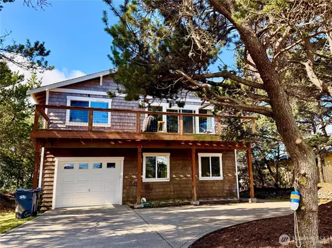 459 S Bel Air Loop, Ocean Shores, WA 98569