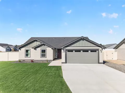 212 N Paxson Dr, Moses Lake, WA 98837