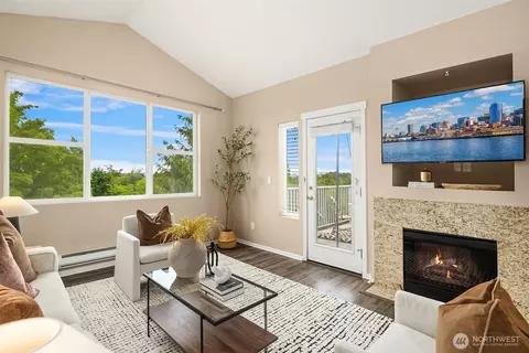2830 SW Raymond St #301, Seattle, WA 98126