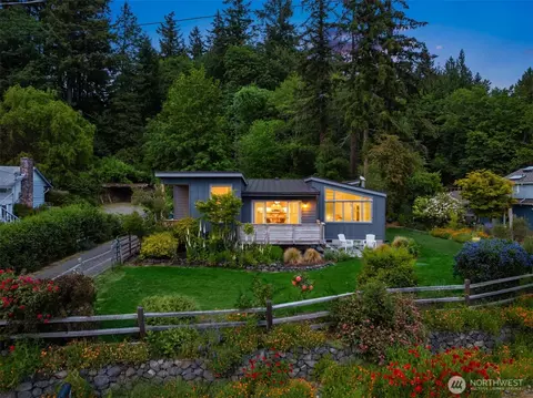 3700 Crystal Springs Dr NE, Bainbridge Island, WA 98110