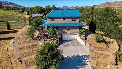6 Orchard Loop S, Tonasket, WA 98855