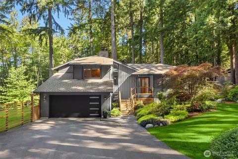 10621 Battle Point Dr NE, Bainbridge Island, WA 98110