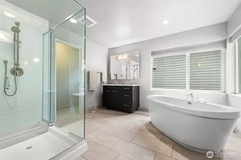 Bath - 22326 2nd Pl SE, Bothell, WA 98021 photo 2 of 3