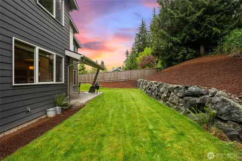 Exterior - 22326 2nd Pl SE, Bothell, WA 98021 photo 5 of 7