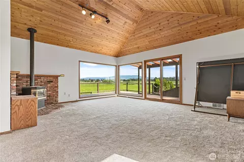 Living - 1133 E Pole Rd, Everson, WA 98247 photo 3 of 4