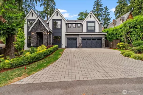 10668 SE 32nd St, Bellevue, WA 98004