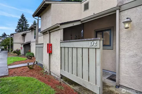 10037 NE 138th Pl #D2, Kirkland, WA 98034