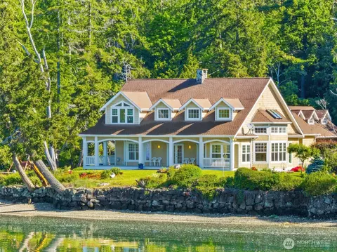1800 E South Island Dr, Shelton, WA 98584