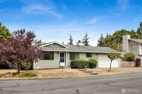 968 SW Kingma Ct, Oak Harbor, WA 98277