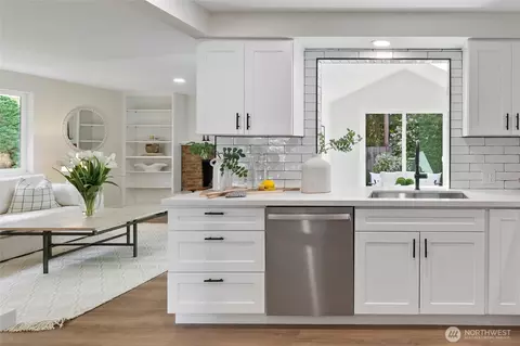 Kitchen - 9111 NE 192nd Pl, Bothell, WA 98011 photo 2 of 4