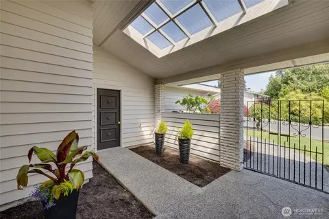 Exterior - 9111 NE 192nd Pl, Bothell, WA 98011 photo 3 of 6