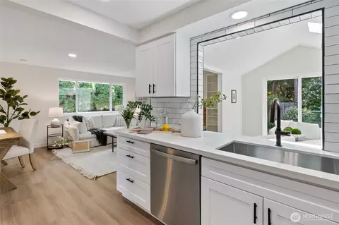 Kitchen - 9111 NE 192nd Pl, Bothell, WA 98011 photo 4 of 4