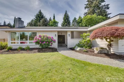 Exterior - 9111 NE 192nd Pl, Bothell, WA 98011 photo 2 of 6