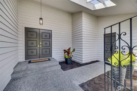 Entry Way - 9111 NE 192nd Pl, Bothell, WA 98011 photo 1 of 1