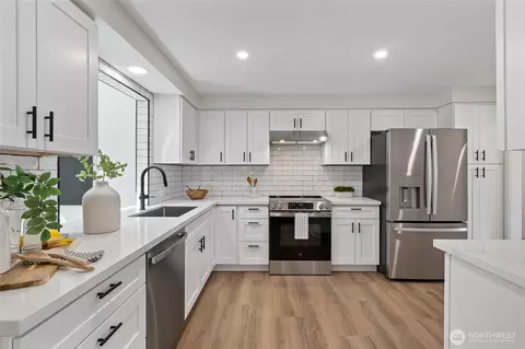 Kitchen - 9111 NE 192nd Pl, Bothell, WA 98011 photo 3 of 4
