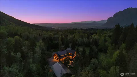 16323 Reserve Dr SE, North Bend, WA 98045
