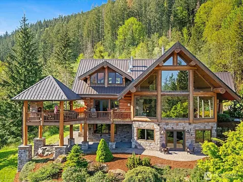 16323 Reserve Dr SE, North Bend, WA 98045