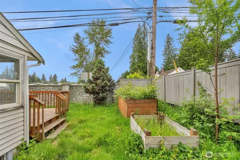 Exterior - 929 Pecks Dr, Everett, WA 98203 photo 6 of 9