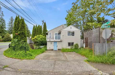 Exterior - 929 Pecks Dr, Everett, WA 98203 photo 9 of 9