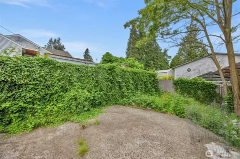 Exterior - 929 Pecks Dr, Everett, WA 98203 photo 7 of 9