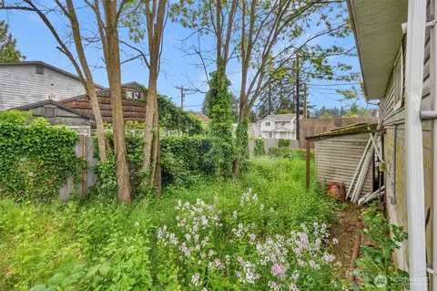 Exterior - 929 Pecks Dr, Everett, WA 98203 photo 4 of 9