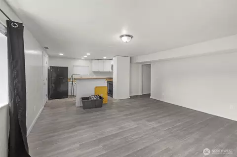Living - 929 Pecks Dr, Everett, WA 98203 photo 7 of 8