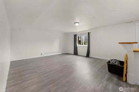 Living - 929 Pecks Dr, Everett, WA 98203 photo 8 of 8