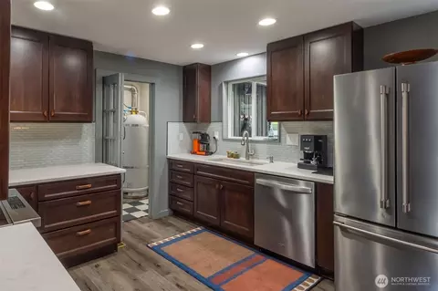 Kitchen - 5915 Cedar Dr, Bow, WA 98232 photo 3 of 4