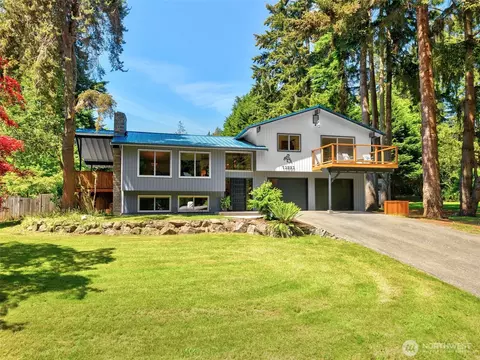13893 John St NE, Bainbridge Island, WA 98110
