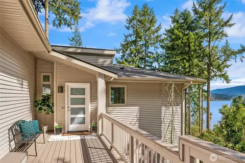 936 170th Pl SE, Bellevue, WA 98008