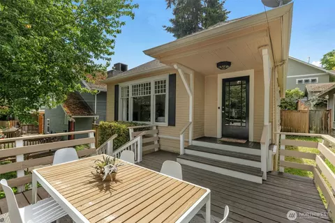 155 Florentia St, Seattle, WA 98109