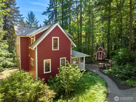 7026 Island Center Rd NE, Bainbridge Island, WA 98110